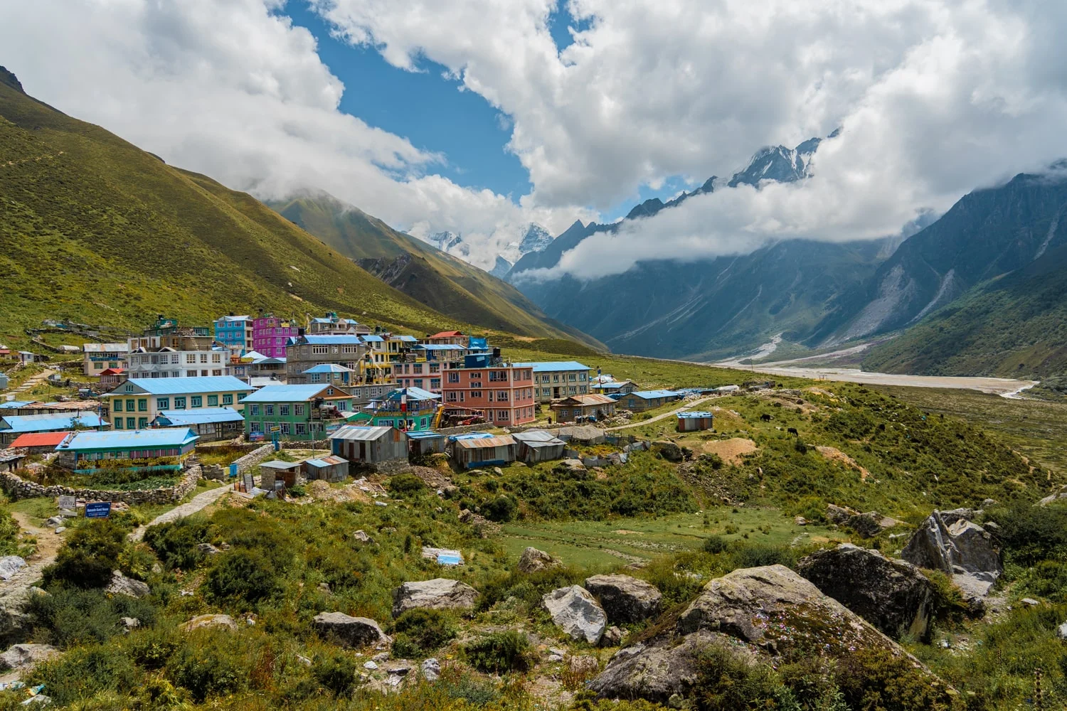 kyanjin gompa village langtang valley trek